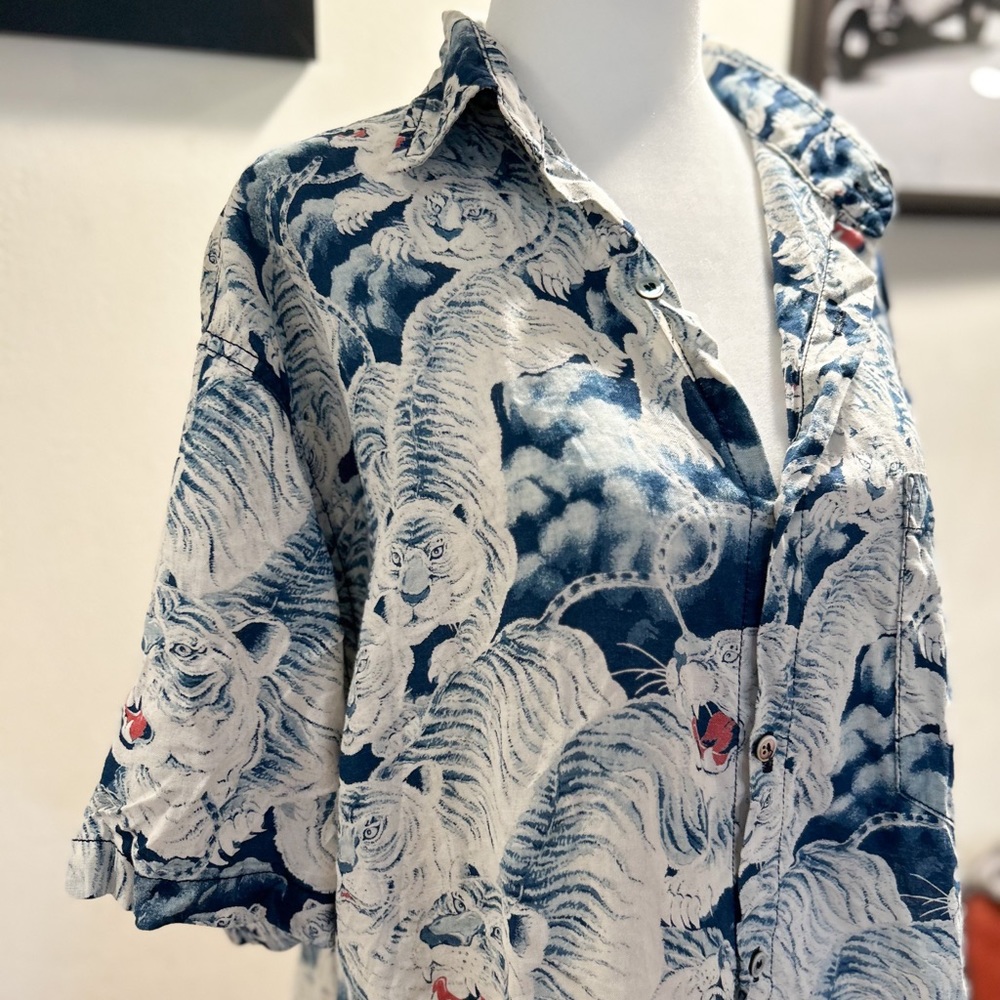 Overlover linen Tiger Button Up.